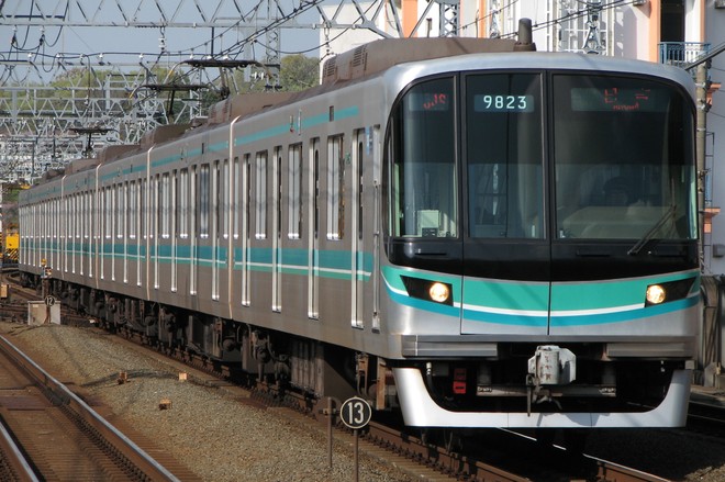 王子検車区9000系9123Fを新丸子駅で撮影した写真