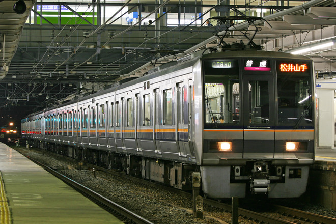 網干総合車両所207系T9編成を尼崎駅で撮影した写真