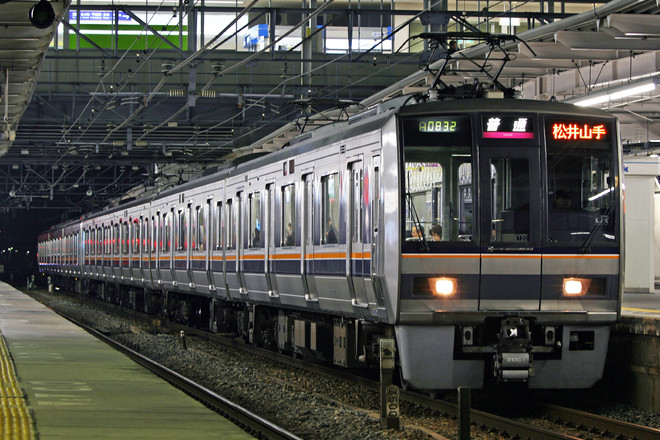 網干総合車両所207系T20編成を尼崎駅で撮影した写真