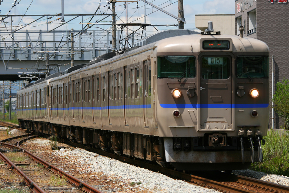 JR西115系D15編成<br class="br-sp" />(D-15編成)(オカD15編成)(オカD-15編成)の写真
