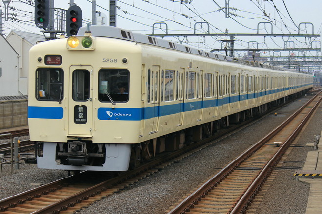 5000（5200）形5258Ｆを祖師ヶ谷大蔵駅で撮影した写真