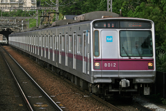 8000系8112Fを田奈駅で撮影した写真