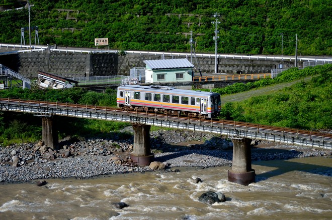 富山鉄道部富山運転センターキハ120354を小滝～根知間で撮影した写真