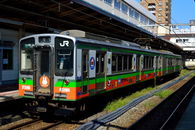 新潟車両センターE127系ニイV13編成を新潟駅で撮影した写真