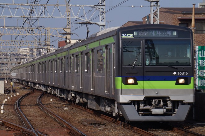 大島車両検修場10-300形10-510Fを八幡山駅で撮影した写真