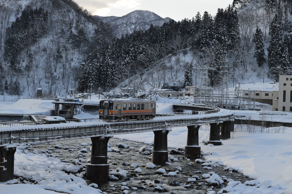 JR西キハ120形キハ120-329の写真