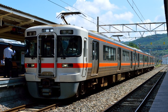 神領車両区313系シンB153編成を辰野駅で撮影した写真