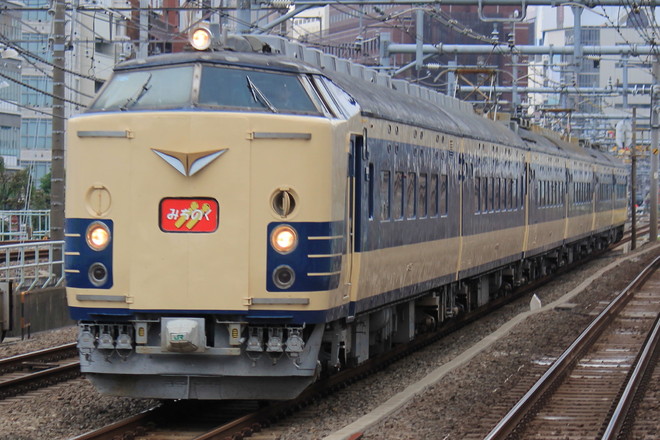 秋田車両センター583系Ｎ-1＋Ｎ-2編成を新大久保駅で撮影した写真
