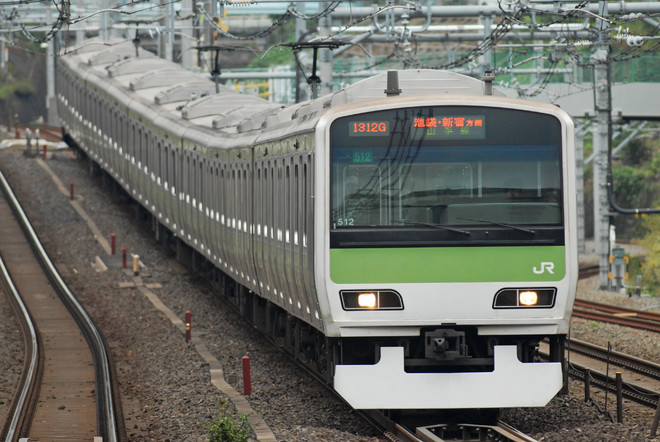 東京総合車両センターE231系トウ512編成を駒込駅で撮影した写真