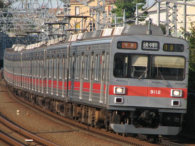元住吉検車区9000系9012Fを多摩川駅で撮影した写真