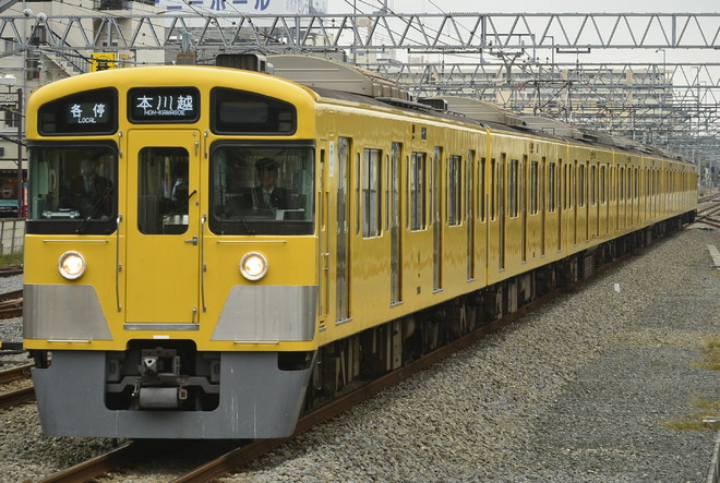 南入曽車両基地2000系2083Fを新所沢駅で撮影した写真