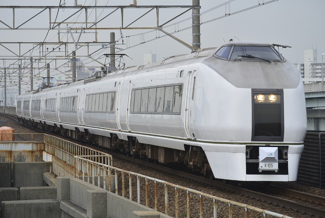 勝田車両センター651系カツK105編成を舞浜駅で撮影した写真