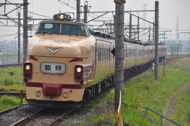 金沢総合車両所489系サワH1編成を吉川駅で撮影した写真