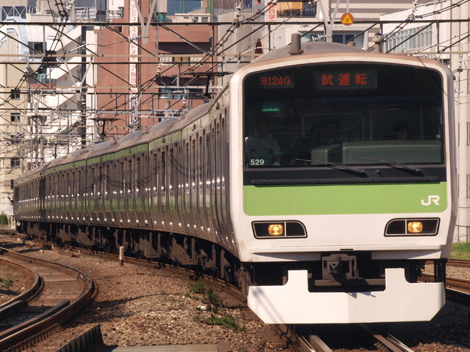 東京総合車両センターE231系トウ529編成を恵比寿駅で撮影した写真