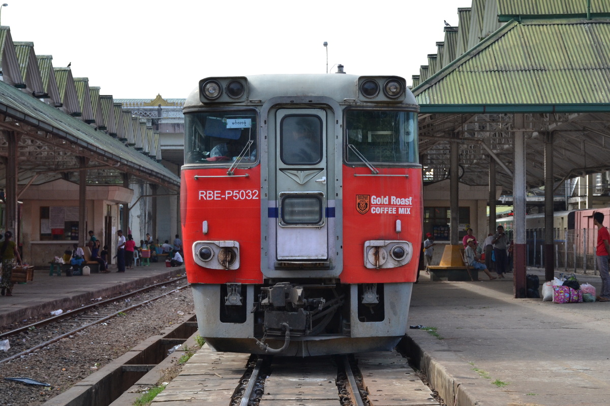 ミャンマー国鉄 DRC RBE5000形 