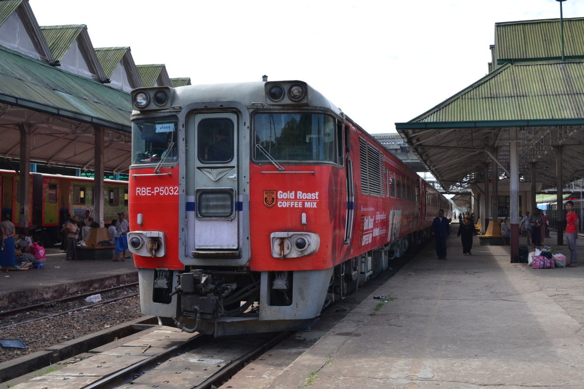 ミャンマー国鉄 DRC RBE5000形 