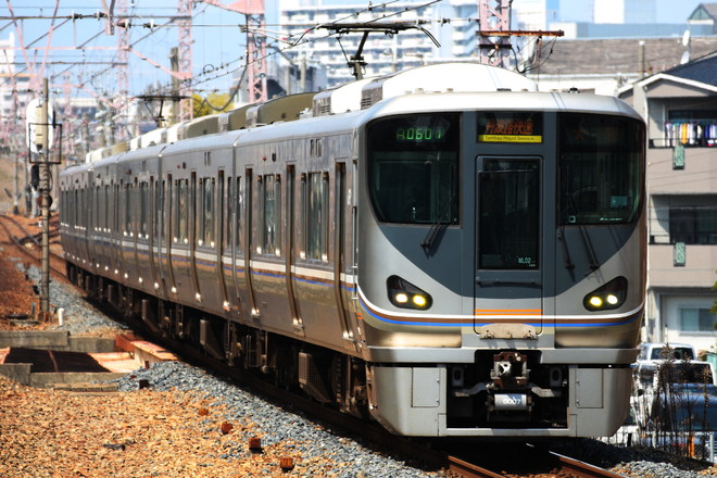 225系を塚本駅で撮影した写真