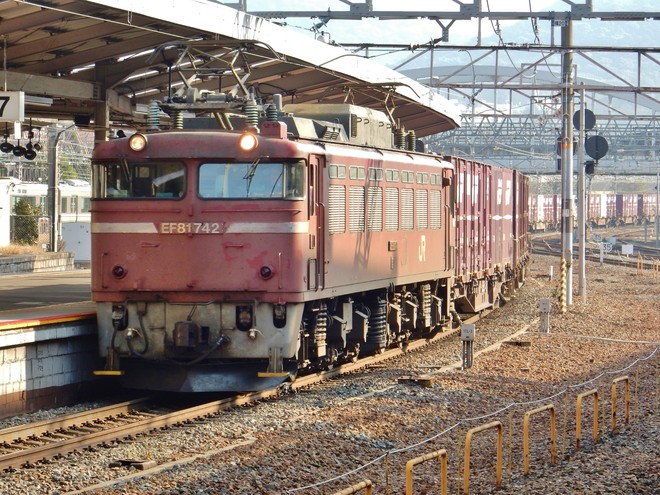 富山機関区 EF81 742 の写真 |鉄道写真投稿サイトTrain-Directory