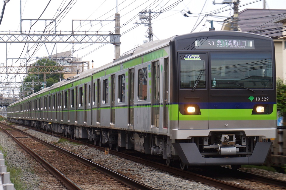 都営10-300形10-520編成<br class="br-sp" />(10-520F)の写真