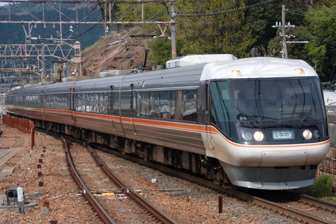 神領車両区383系A4編成を山科駅で撮影した写真