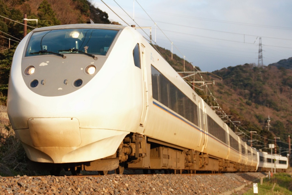 JR西681系W05編成<br class="br-sp" />(サワW05編成)の写真