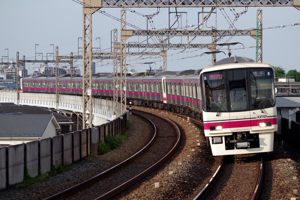 京王8000系8712F<br class="br-sp" />(8712編成)の写真
