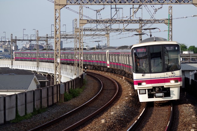 8000系8812編成を京王稲田堤駅で撮影した写真