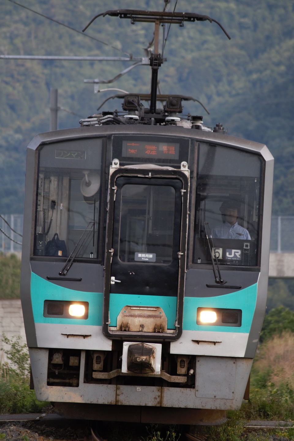 JR西125系F5編成<br class="br-sp" />(クモハ125-5)の写真