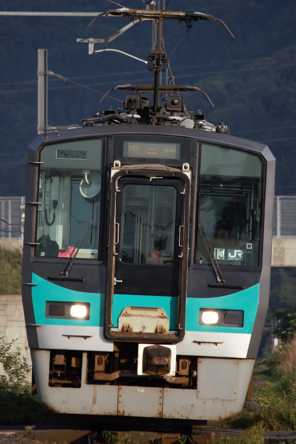 JR西125系F13編成<br class="br-sp" />(クモハ125-13)の写真