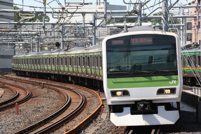 東京総合車両センターE231系トウ527編成を御徒町駅で撮影した写真