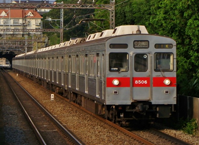 8500系8606Fを田奈駅で撮影した写真