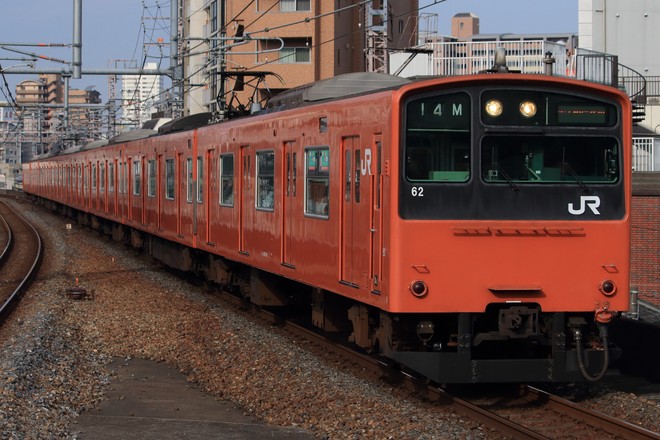 吹田総合車両所森ノ宮支所201系LB02編成を福島駅で撮影した写真