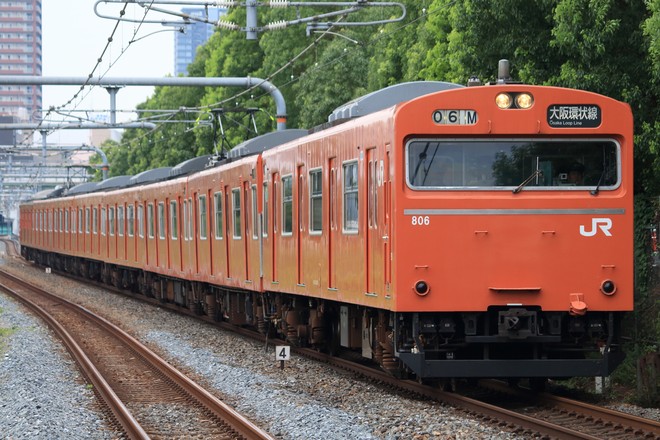 吹田総合車両所森ノ宮支所103系LA02編成を大阪城公園駅で撮影した写真
