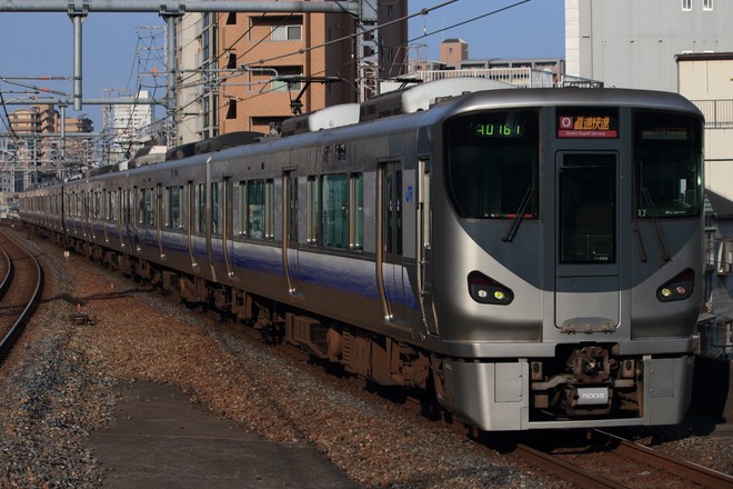 吹田総合車両所日根野支所225系HF403編成を福島駅で撮影した写真