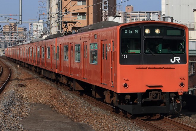 吹田総合車両所森ノ宮支所201系LB11編成を福島駅で撮影した写真