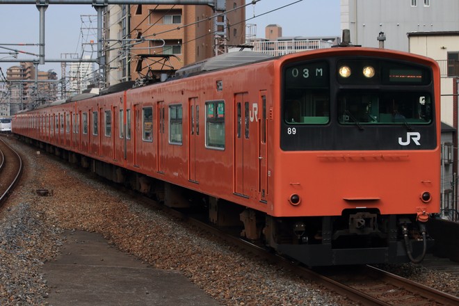 吹田総合車両所森ノ宮支所201系LB05編成を福島駅で撮影した写真