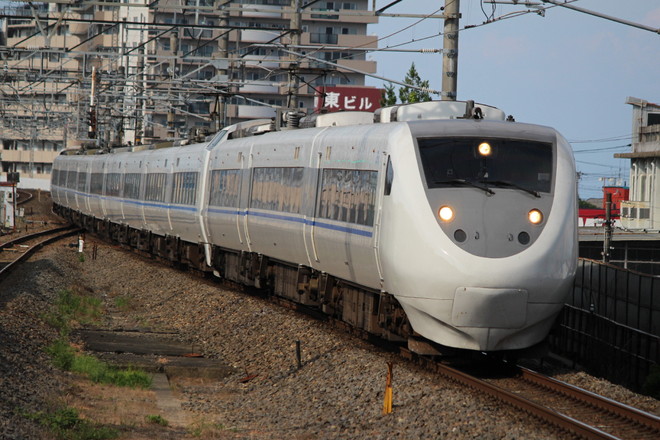 吹田総合車両所京都支所681系を堅田駅で撮影した写真