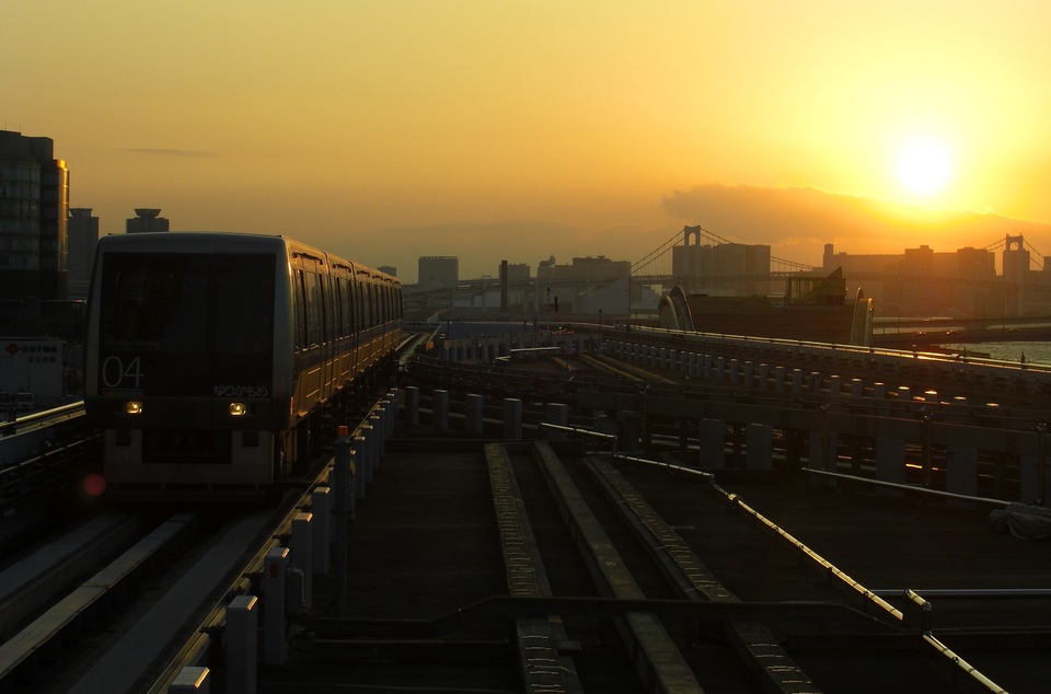 ゆりかもめ7000系7041F<br class="br-sp" />(7041編成)(04編成)の写真