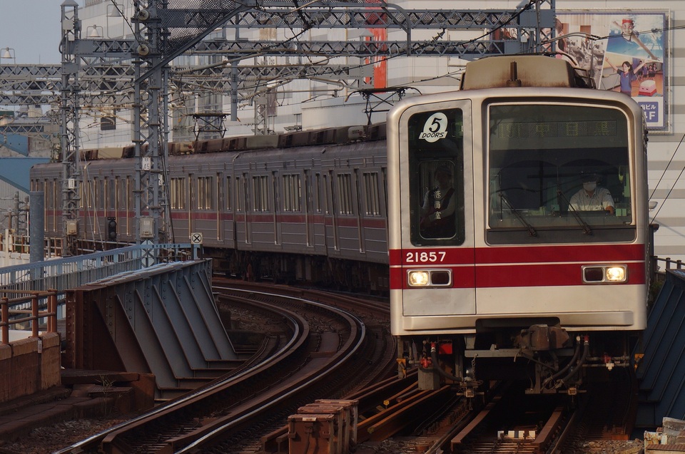 東武20050型21857F<br class="br-sp" />(21857編成)の写真