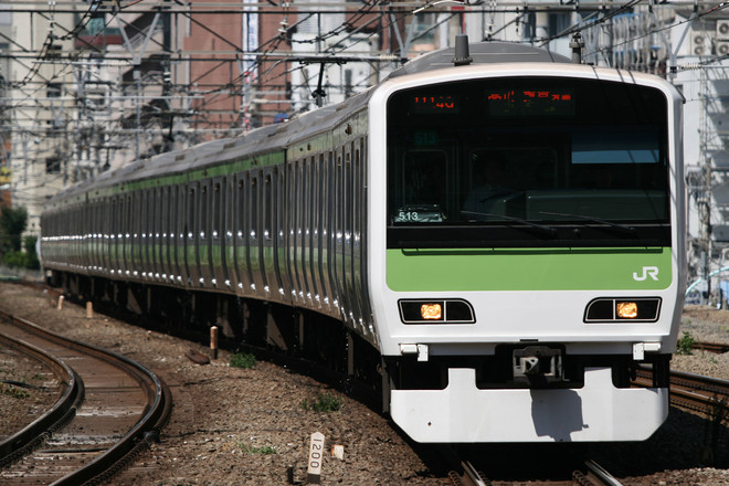 東京総合車両センターE231系トウ513編成を恵比寿駅で撮影した写真