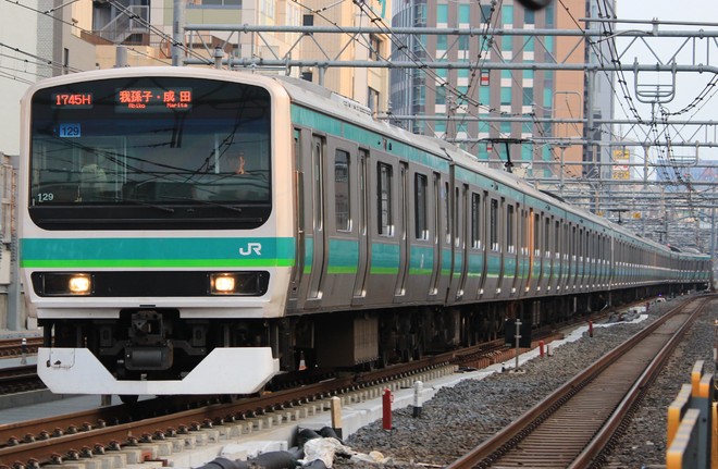 松戸車両センターE231系マト129編成を御徒町駅で撮影した写真