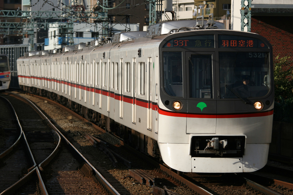 都営5300形5321編成<br class="br-sp" />(5321F)の写真