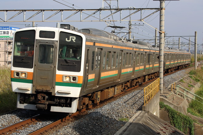 高崎車両センター211系タカA27編成を吉川駅で撮影した写真