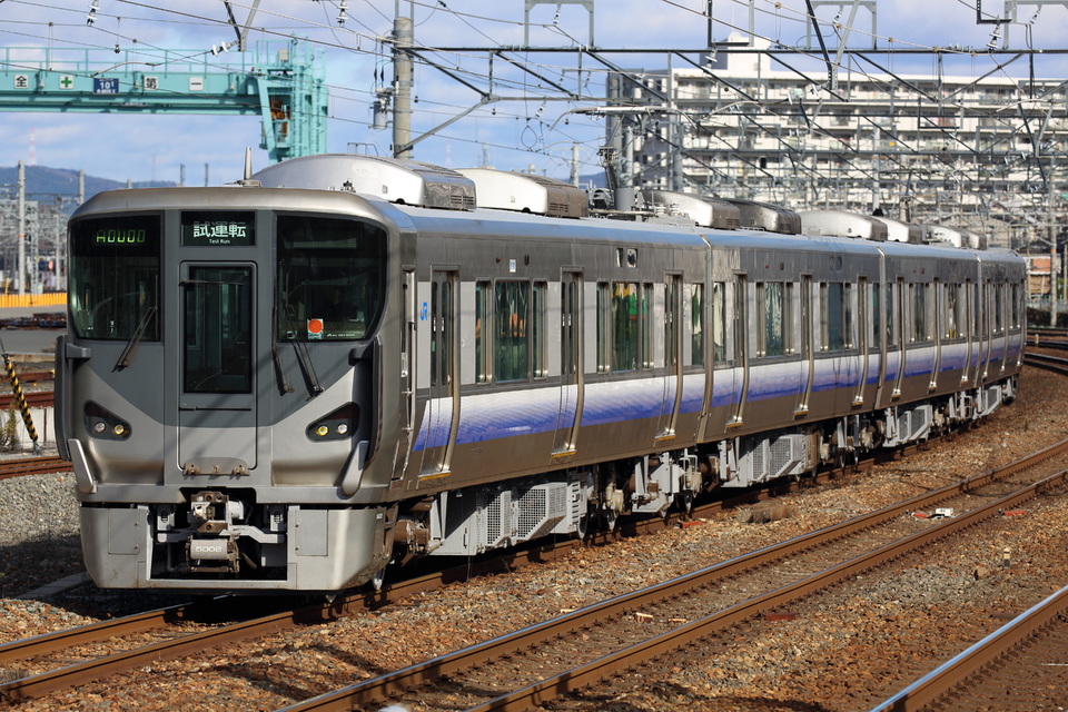 JR西225系HF402編成<br class="br-sp" />(ヒネHF402編成)の写真