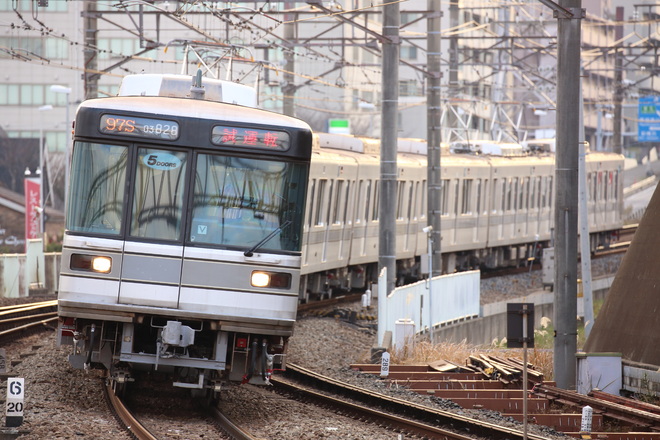 千住検車区03系128Fを江田駅で撮影した写真