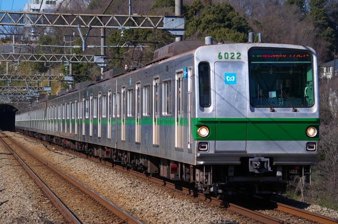 6000系6122Fをはるひ野駅で撮影した写真