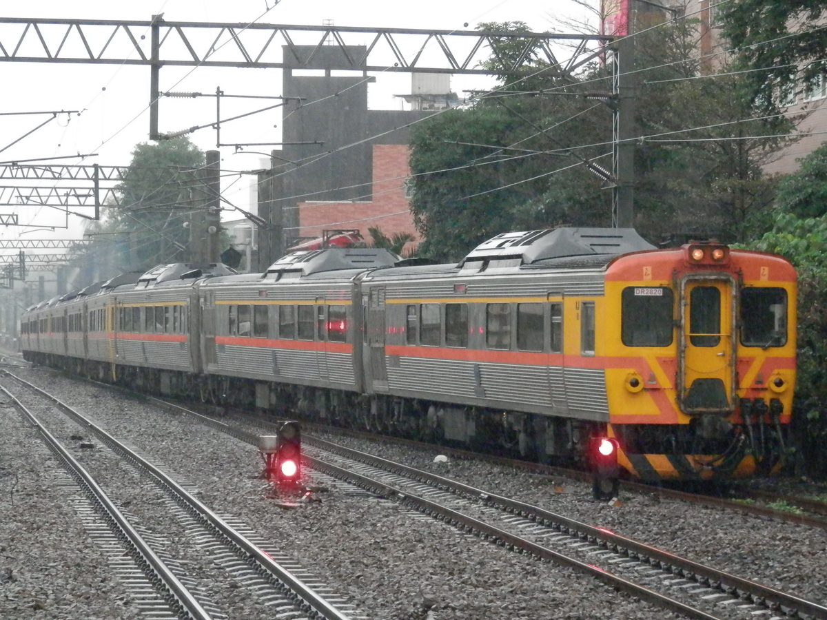 台湾鉄路管理局  DR2800型 