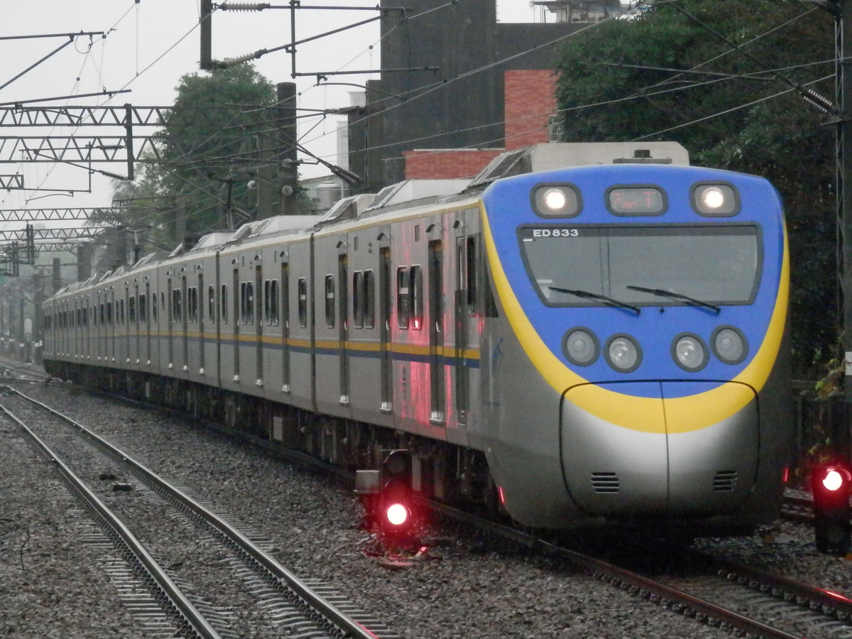 台湾鉄路管理局  EMU800型 17