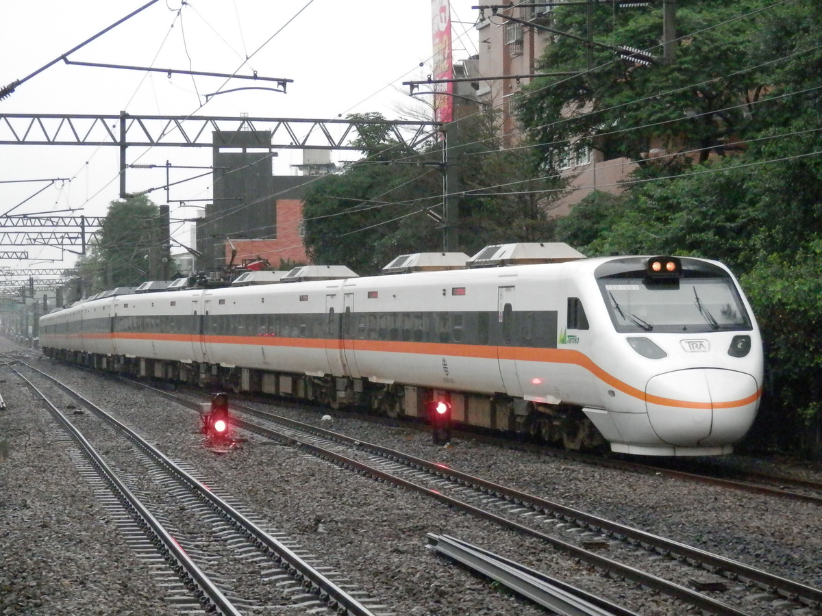 台湾鉄路管理局    TEMU1000形 3　　　