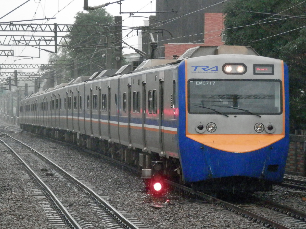 台湾鉄路管理局  EMU700型 